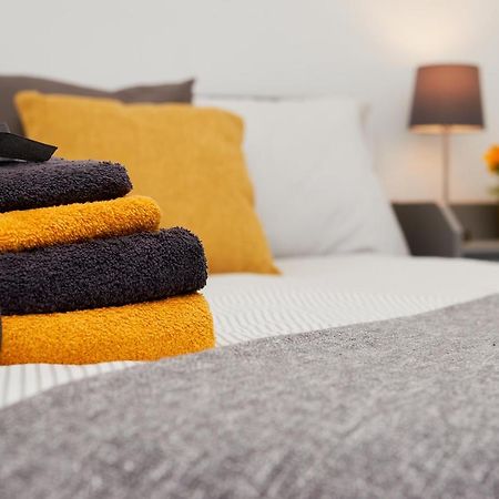 High Spec 2 Bed Apartment W/Parking Available Лондон Экстерьер фото