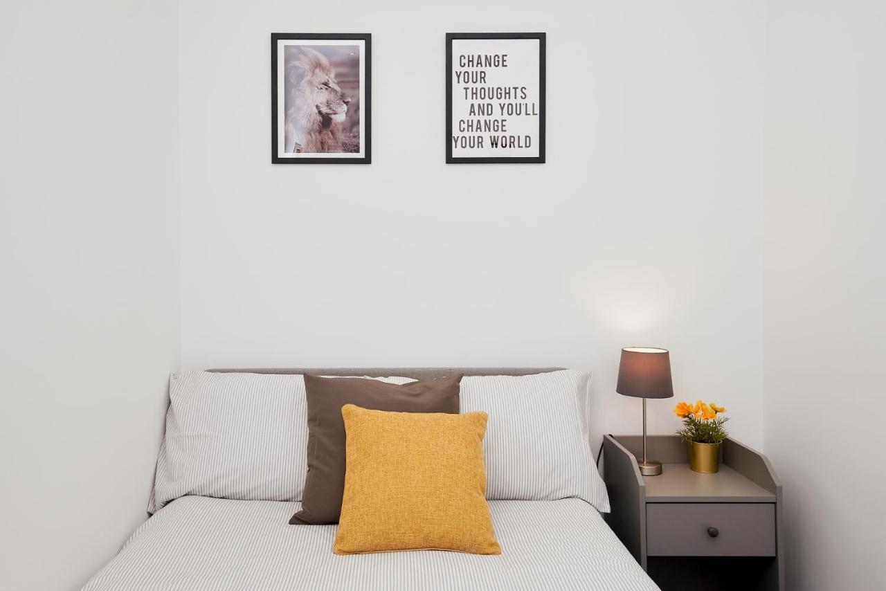 High Spec 2 Bed Apartment W/Parking Available Лондон Экстерьер фото