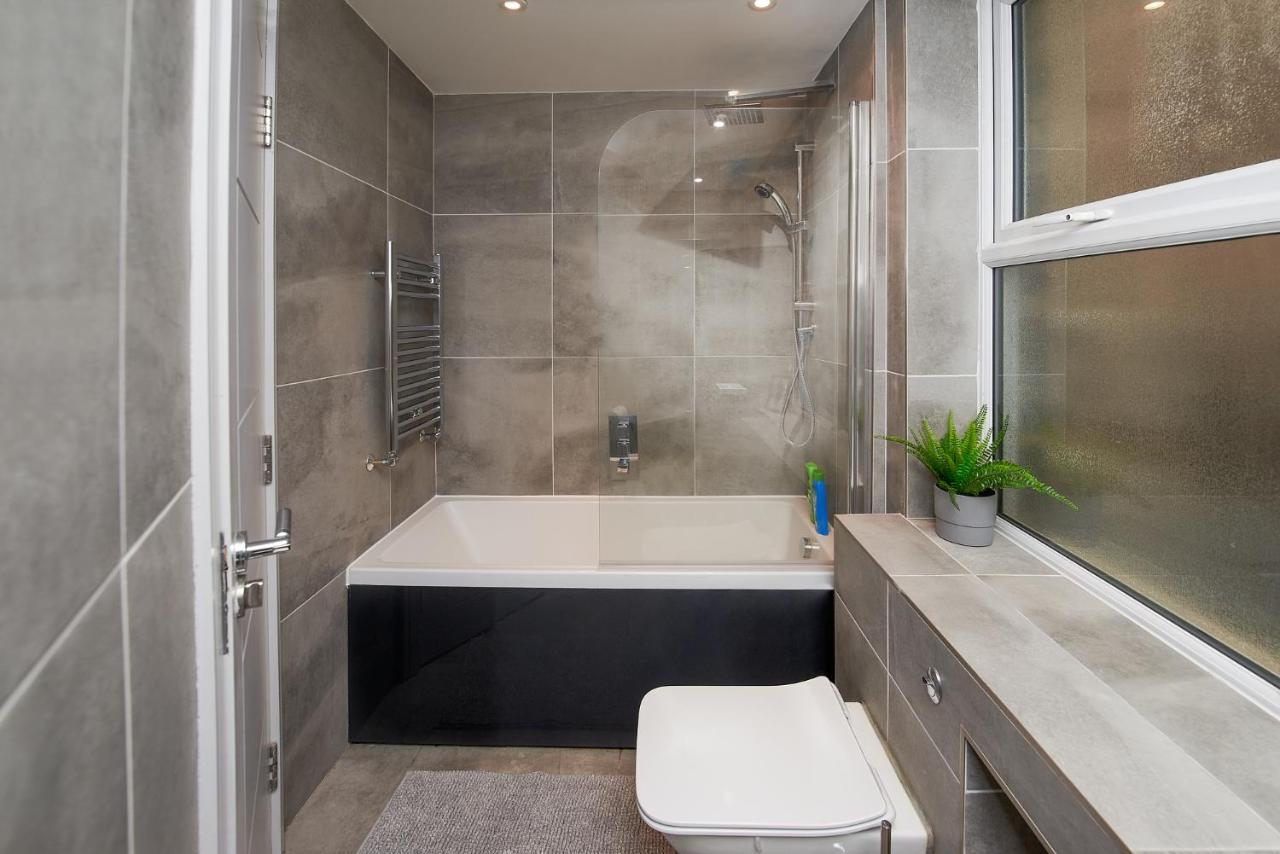 High Spec 2 Bed Apartment W/Parking Available Лондон Экстерьер фото